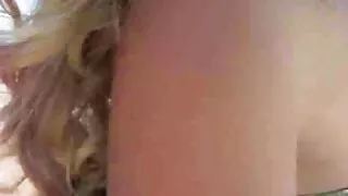 پیاری اس کے مقعد کے ساتھ ادا کرتا ہے سکس ایرانی در اور اس کے پچھواڑے میں ایک dildo کے shoves