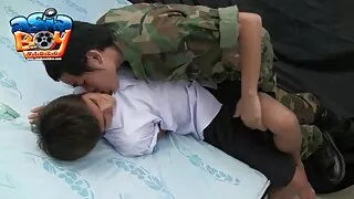 کلاسوں کے اختتام کے بعد ، دوسرے طلباء نے سامعین کی دوربین مخفی ایرانی سکسی میز پر کھیلنے کا فیصلہ کیا