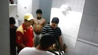 Abella سکسی ایرانی لوتی خطرہ مطمئن دو مردوں کے بعد ایک کنسول کھیلنے